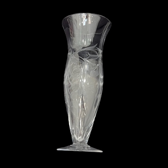 VINTAGE ETCHED CLEAR GLASS FOOTED 10" TALL VASE - Picture 4 of 15